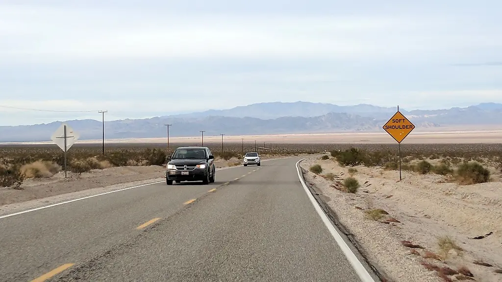 Roadtrip-durch-die-Mojave-Wueste-In-den-USA-hat-man-lieber-einen-internationalen-Fuehrerschein-dabei-da-der-deutsche-Fuehrerschein-allein-dort-nicht-anerkannt-werden-muss