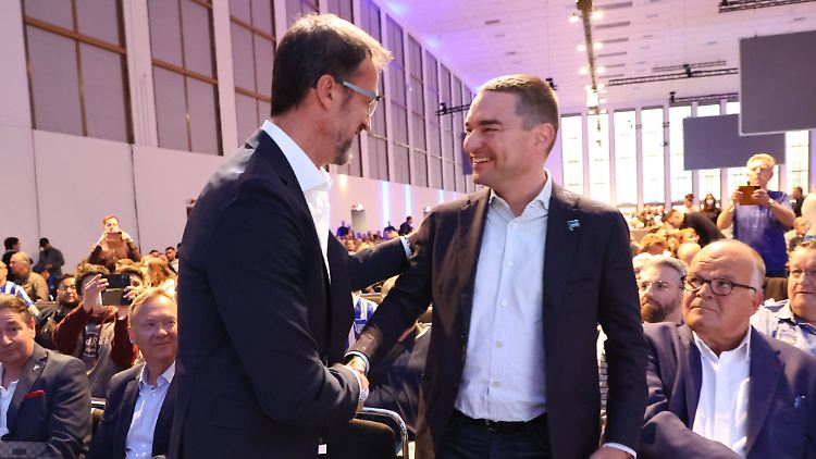 Lars Windhorst (r.) hat bereits Hunderte Millionen Euro in die Hertha gepumpt.