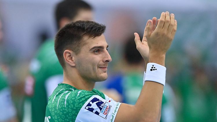 Der Leipziger Lucas Krzikalla spielt bei Leipzig auf der Rechtsaußenposition. 