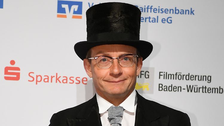 Bei diesem öffentlichen Auftritt vor ein paar Jahren trug Boning zum Zylinder noch passende Körperbekleidung.