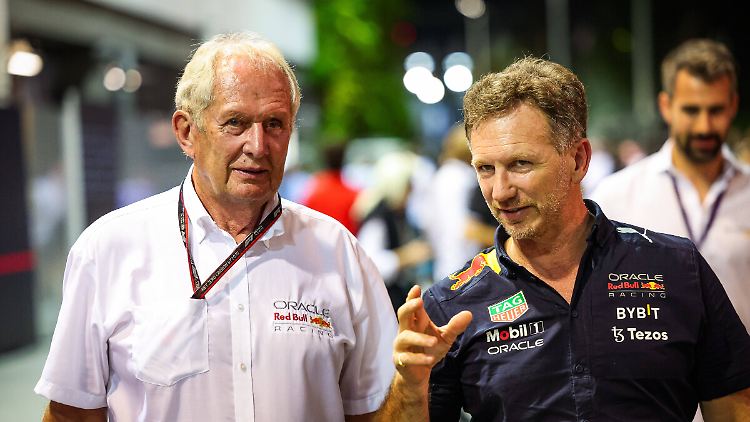 "So knapp haben wir das Budget unterschritten", erklärt Christian Horner (r.) dem Red-Bull-Boss Helmut Marko hier vielleicht.