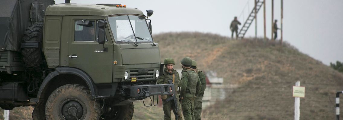 2014-03-04T120000Z_799409481_GM1EA341T4R01_RTRMADP_3_UKRAINE-CRISIS-CRIMEA.JPG