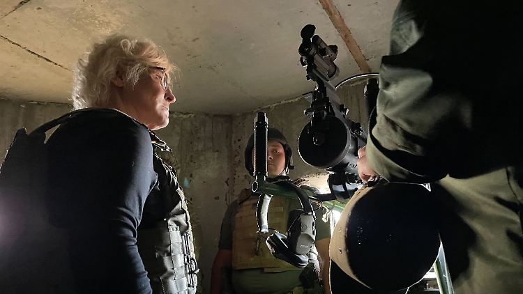 Lambrechts Ukraine-Besuch wird aus Sicherheitsgründen geheimgehalten, die Verteidigungsministerin erlebt dennoch Raktenbeschuss in Odessa.