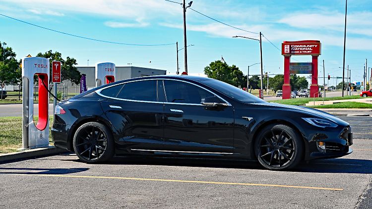 Tesla meldet für den Sommer einen Ausliefer-Rekord.