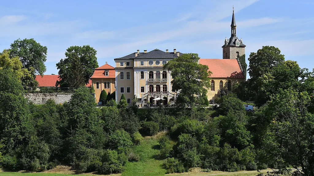 Schloss-Ettersburg-hier-mit-dem-Turm-der-Schlosskirche