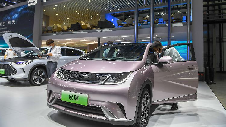 BYD will bis 2028 rund 100.000 Fahrzeuge an Sixt geben.