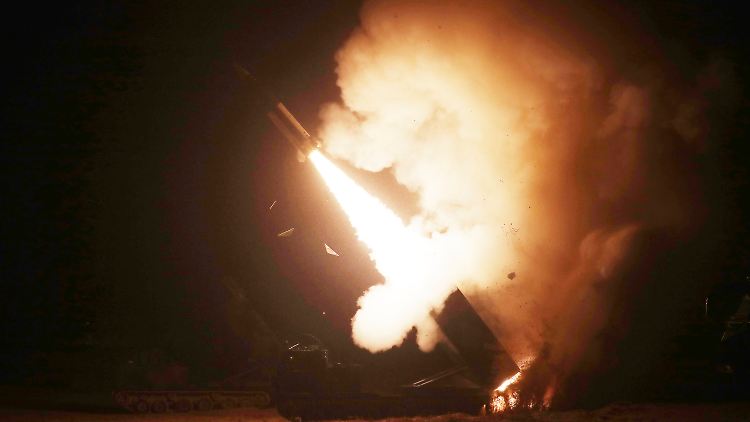 Vier Boden-Boden-Raketen wurden in das Meer vor der koreanischen Ostküste abgeschossen.