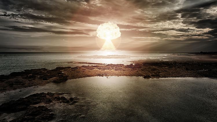 Bei jeder Kernwaffenexplosion gibt es eine Mushroom Cloud. Da sie mehrere Kilometer in die Atmosphäre reicht, wäre sie weithin zu sehen.