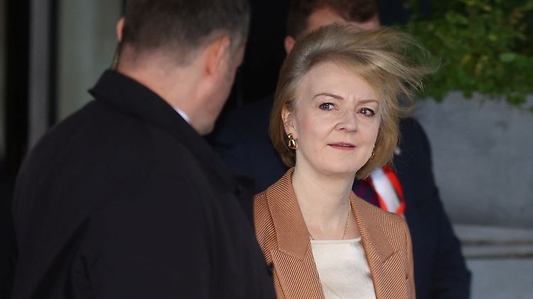 Liz Truss ist erst seit vier Wochen im Amt und bekommt bereits kräftig Gegenwind.