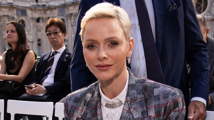 Nahm in der ersten Reihe Platz: Charlène von Monaco.