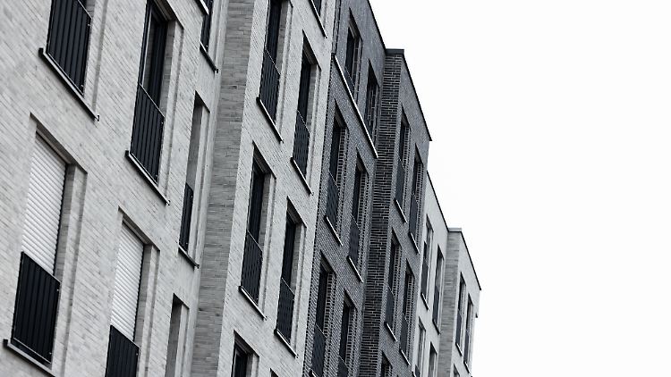 Die Industriegewerkschaft Bauen-Agrar-Umwelt warnt angesichts steigender Baukosten und Kredite vor einem wachsenden Wohnungsdefizit.