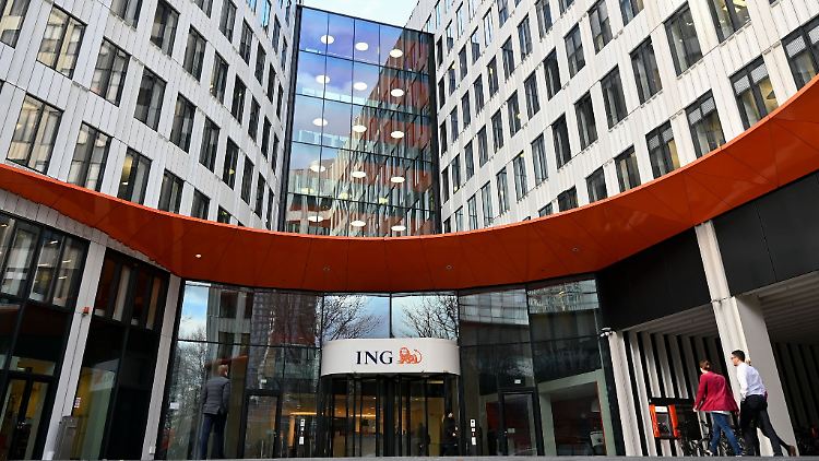Die Direktbank ING möchte Kunden vom 6. Dezember an 0,3 Prozent auf Tagesgeld zahlen.