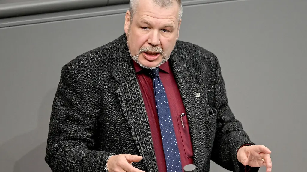 Joe-Weingarten-SPD-spricht-waehrend-der-161-Sitzung-des-Bundestages