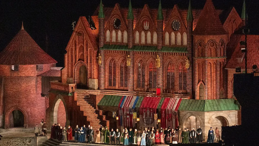 Schauspieler-proben-auf-der-Naturbuehne-Ralswiek-auf-der-Insel-Ruegen-einer-Szene-der-Stoertebeker-Festspiele