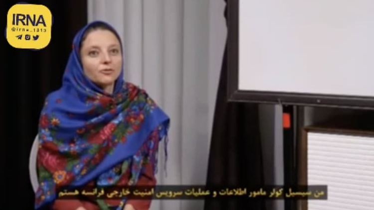 Die französische Lehrerin Cécile Kohler wird im iranischen Staats-TV als angebliche Spionin vorgeführt.