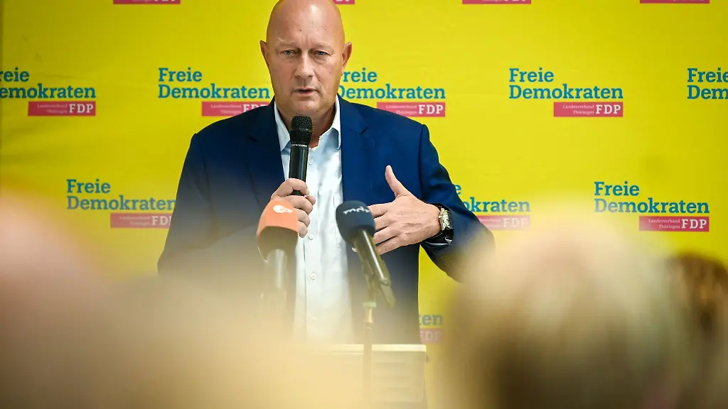 Thomas-L-Kemmerich-FDP-Landesvorsitzender-und-Mitglied-des-Landtages-bei-einer-Rede