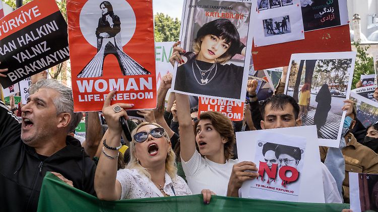 Jin - Jiyan - Azadi: Das heißt Frauen - Leben - Freiheit. Alle drei bedeuten Mut!