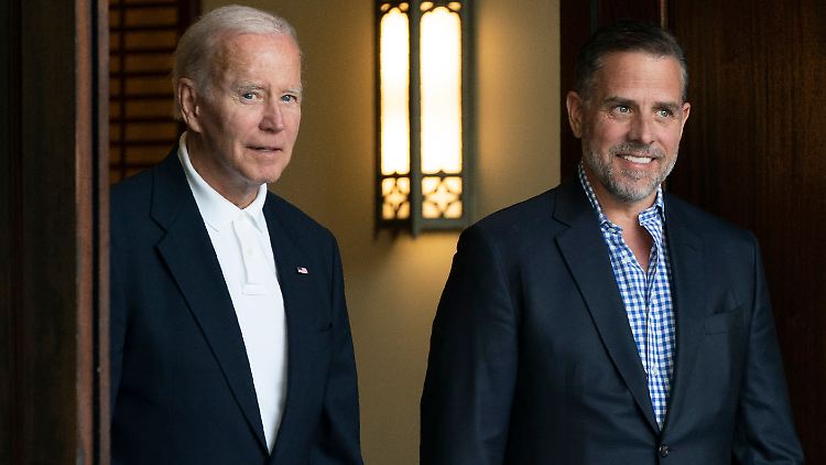 US-Präsident Joe Biden und sein Sohn Hunter. Gegen Letzteren sollen US-Ermittler nun Beweise für Steuerhintergehen gefunden haben.