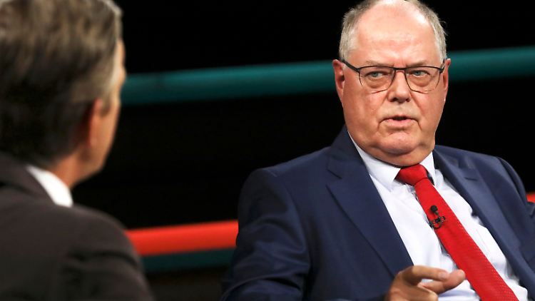 Der ehemalige Finanzminister Peer Steinbrück erinnert bei Markus Lanz daran, dass die Große Koalition in der Finanzkrise keinen Streit austrug.