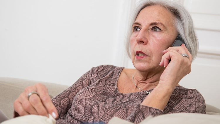 Vermuten Sie Betrüger am Telefon? Am besten einfach auflegen.