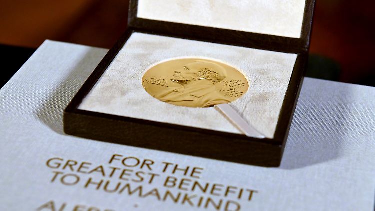 Der Nobelpreis ist mit rund 980.000 Euro dotiert.