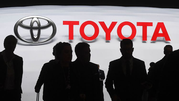 Bei einem Angriff auf den Autokonzern Toyota haben Hacker vermutlich Daten von 300.000 Kunden in ihren Besitz gebracht.