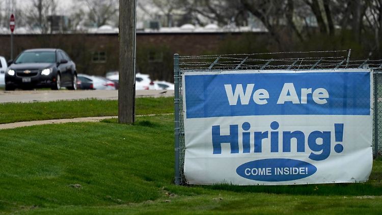 Etliche Unternehmen in den USA suchen Mitarbeiter - das zeigt sich auch in der Jobstatistik.