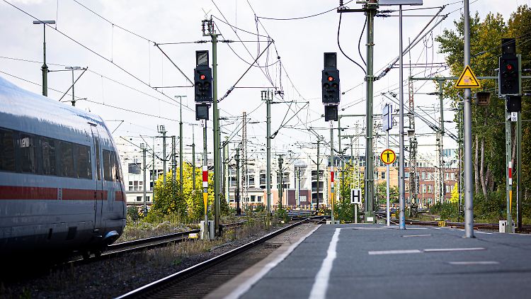 An zwei Stellen sollen wichtige Kabel durchtrennt worden sein.