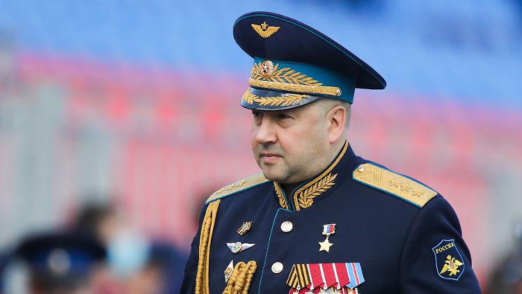 Surowikin kommandierte russische Soldaten unter anderem an den Kriegsschauplätzen in Syrien und Tschetschenien. 