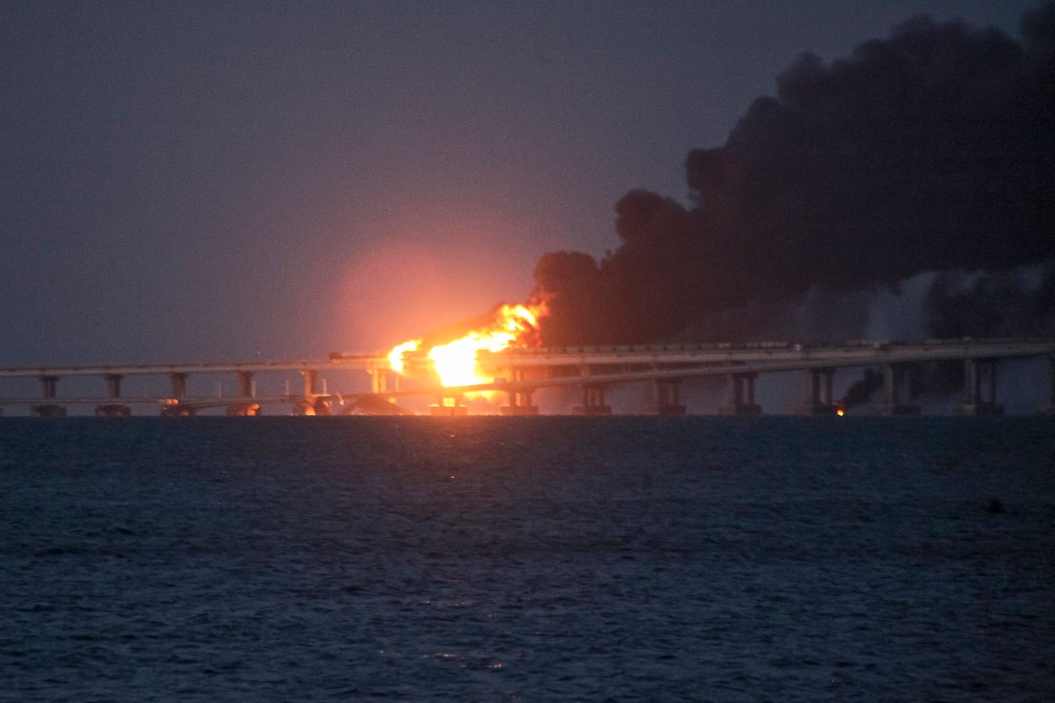 Die Bilder der brennenden Krim-Brücke markieren einen möglichen Wendepunkt im russischen Angriffskrieg gegen die Ukraine: ...