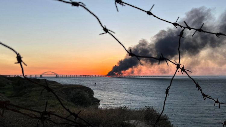 Die Explosion beschädigte nicht nur eine strategisch wichtige Brücke, sondern auch ein Symbol für Putins Herrschaft. 