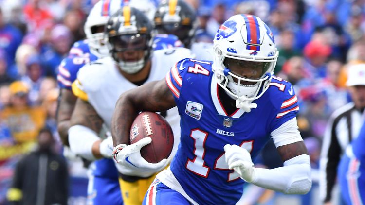 Stefon Diggs rennt den Steelers davon.