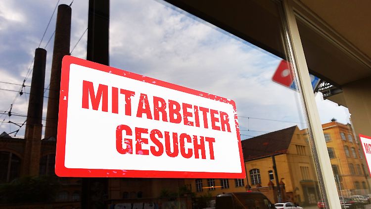 Die Studienautoren raten dem deutschen Mittelstand, sich verstärkt auf dem internationalen Arbeitsmarkt umzusehen,
