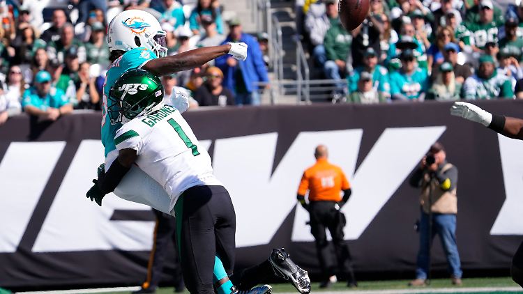 Nach dieser Aktion musste Teddy Bridgewater vom Feld.