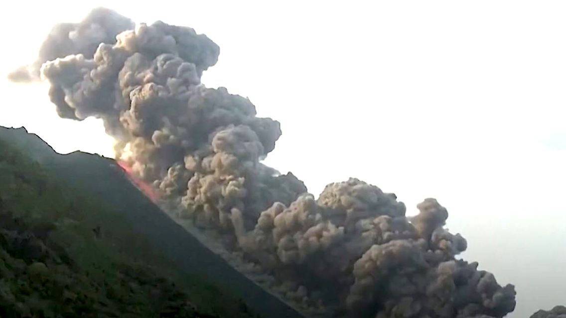 Stromboli_Vulkan_Ausbruch.JPG