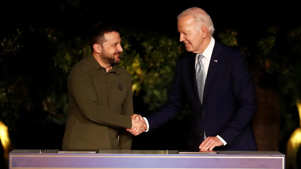 2024-06-13T185345Z-1268365503-RC2IA8AI7YA7-RTRMADP-3-G7-SUMMIT-BIDEN-ZELENSKIY