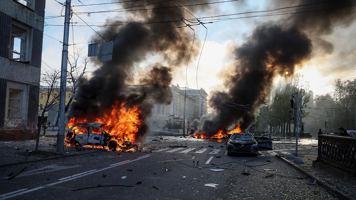 2022-10-10T070926Z_729066122_RC26YW95USQM_RTRMADP_3_UKRAINE-CRISIS-KYIV-BLAST.JPG
