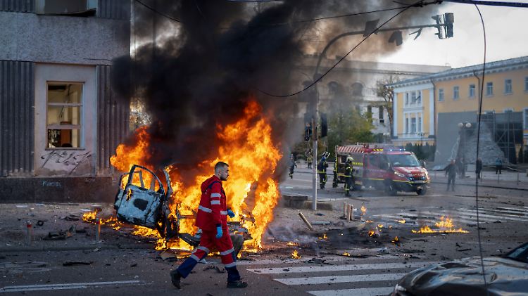 Mehrere Raketen schlugen am Morgen in der ukrainischen Hauptstadt Kiew ein.