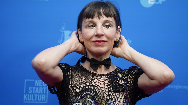 Zu denen, die zur Schere griffen, gehört Schauspielerin Meret Becker.