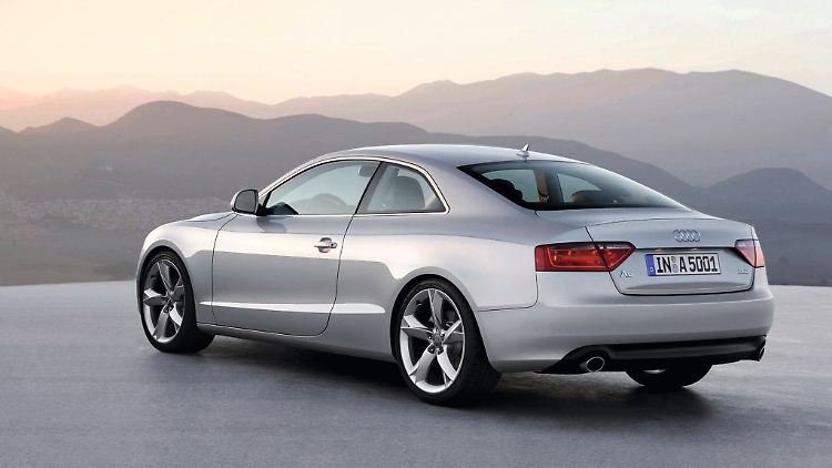 So elegant geschwungen zeigt sich das Coupé vom Audi A5.