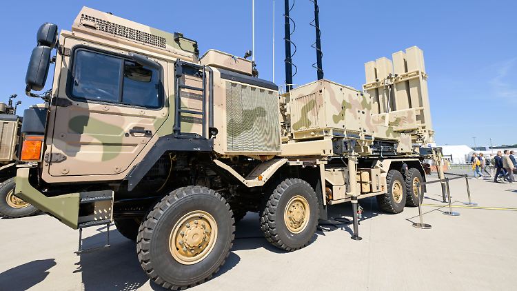 Ein erstes Luftabwehrsystem IRIS-T SLM ist in der Ukraine bereits im Einsatz - drei weitere sollen folgen.