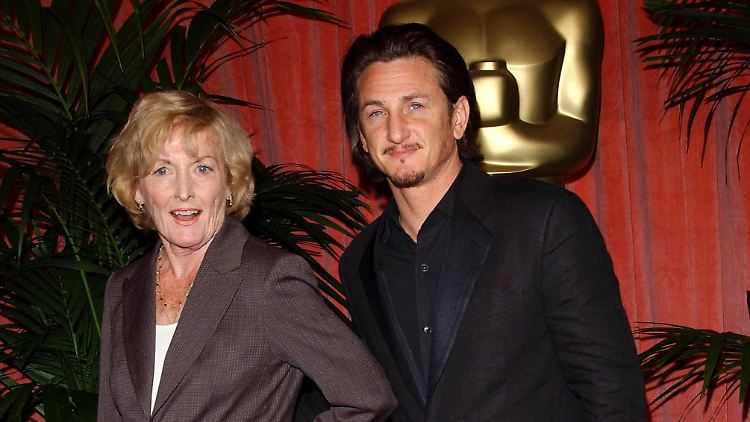 Eileen Ryan und Sohn Sean Penn bei der Oscar-Verleihung 2004.