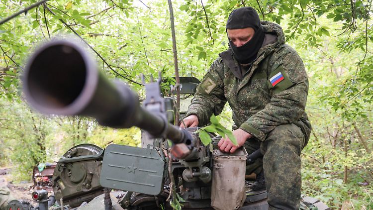 Aufgrund von Fehleinschätzungen Putins mangele es den russischen Truppen an Munition, so der britische Geheimdienstdirektor.