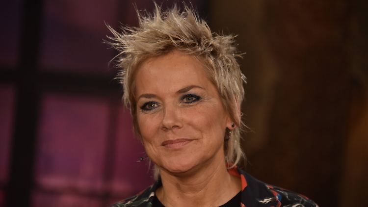 Der Abschied von ihrer Tochter fällt ihr nicht leicht: Inka Bause.