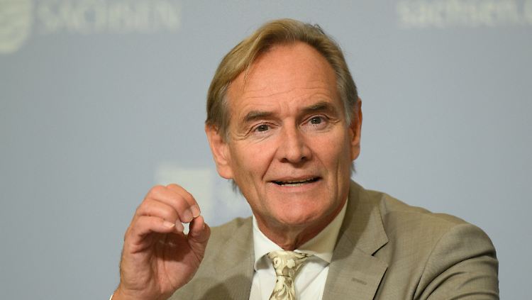 Leipzigs OB Jung spricht von einem "seltsamen Gemisch von Rechtsradikalität, Feinden der Demokratie, seltsamer freundschaftlicher Anmutung, Putin zu verstehen, und Reichsbürgern".