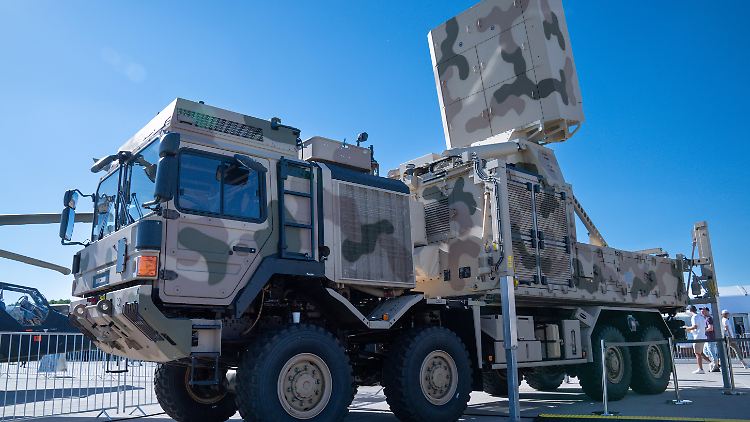 IRIS-T SLM Multifunctional Radar ist ein vom deutschen Unternehmen Diehl Defence entwickeltes Luftverteidigungssystem.