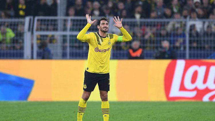 "Könnt ihr bitte einfach mal Fußball spielen", ruft Kapitän Mats Hummels übers Spielfeld. So richtig gehört wurde er nicht.