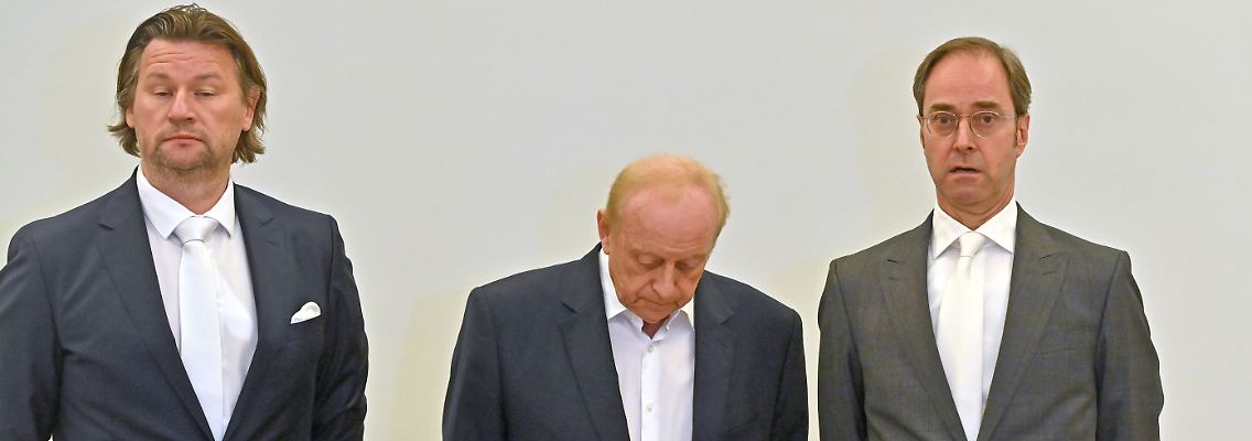 319580225.jpg