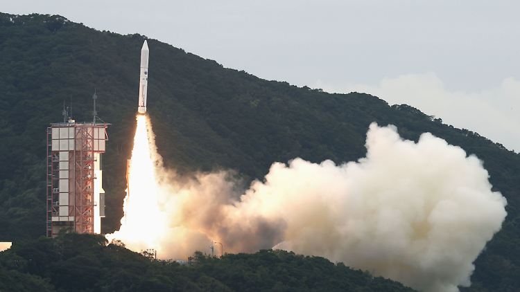 Die Rakete hatte einen kastenförmigen Satelliten an Bord, der die Erde für Experimente mindestens ein Jahr lang umkreisen sollte.