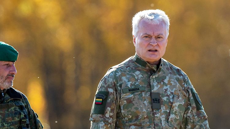 Was Gitanas Nauseda eigentlich meint: Litauen hat Interesse daran, dass eine Brigade der Bundeswehr in dem Land stationiert wird. Verpflichtungen diesbezüglich müssen erfüllt werden.